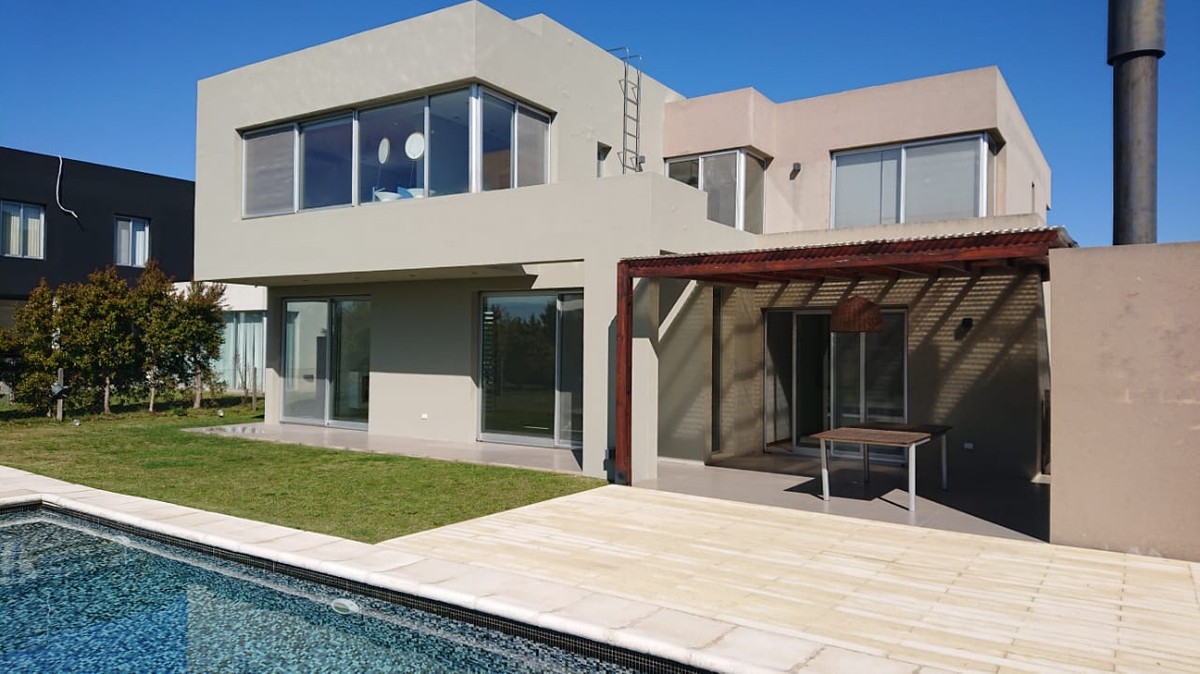 Casa moderna en Nordelta con vista al Golf : a Luxury Single Family Home  for Venta - Tigre, Buenos Aires | Christie's International Real Estate