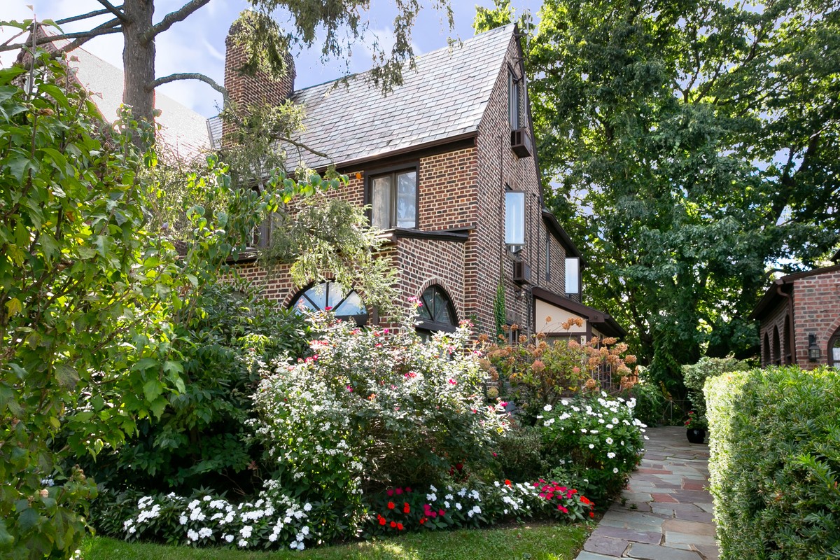 English Tudor Elegance And Charm Forest Hills New York Single Family Homesfor Sale