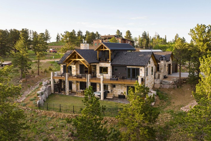 Nederland, CO Luxury Real Homes for