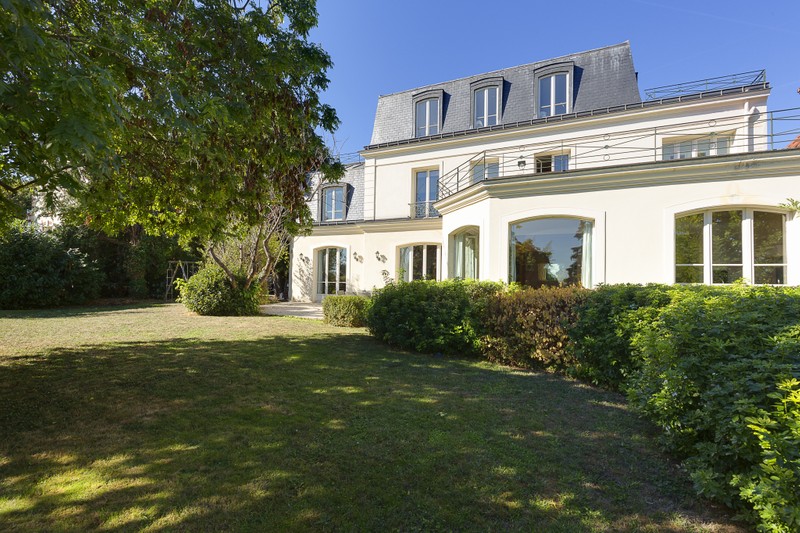 Saint-Cloud. An exceptional private mansion: a luxury ...