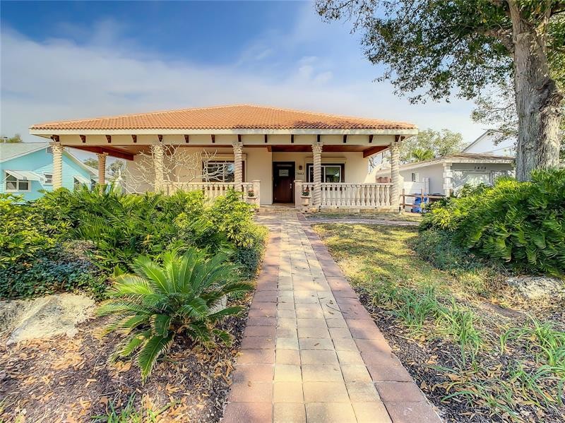 7883 COUNTRY CLUB ROAD N : a Luxury Single Family Home for Sale - St.  Petersburg, Florida Property ID:U8189417 | Christie's International Real  Estate