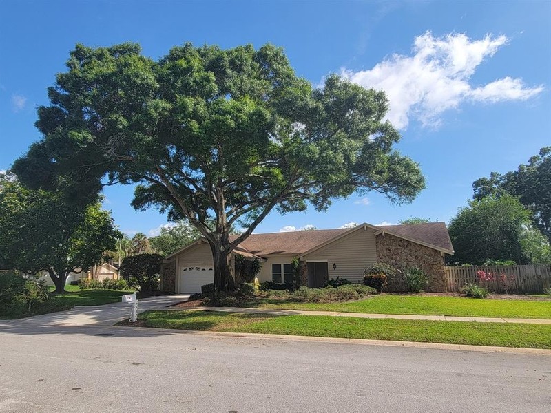 2693 BEAUMONT COURT a Luxury Single Family Home for Sale Clearwater