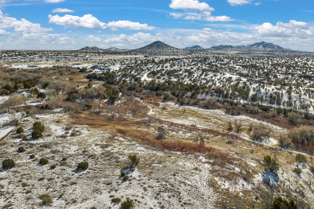 31 Vista Lagunitas, Santa Fe, New Mexico (MLS 202400688)