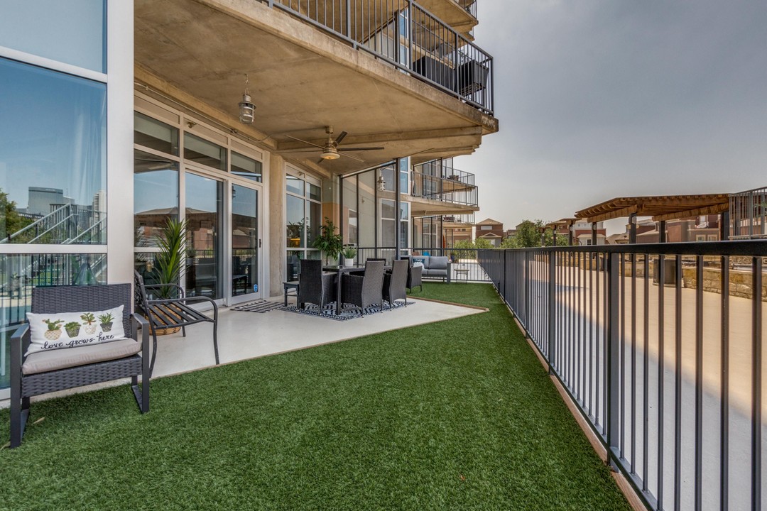 1001 Belleview Street #207, Dallas, Texas (MLS 20612774)