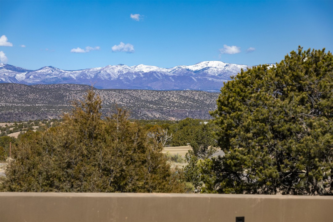 14 Camino Alazan, Santa Fe, New Mexico (MLS 202401615)