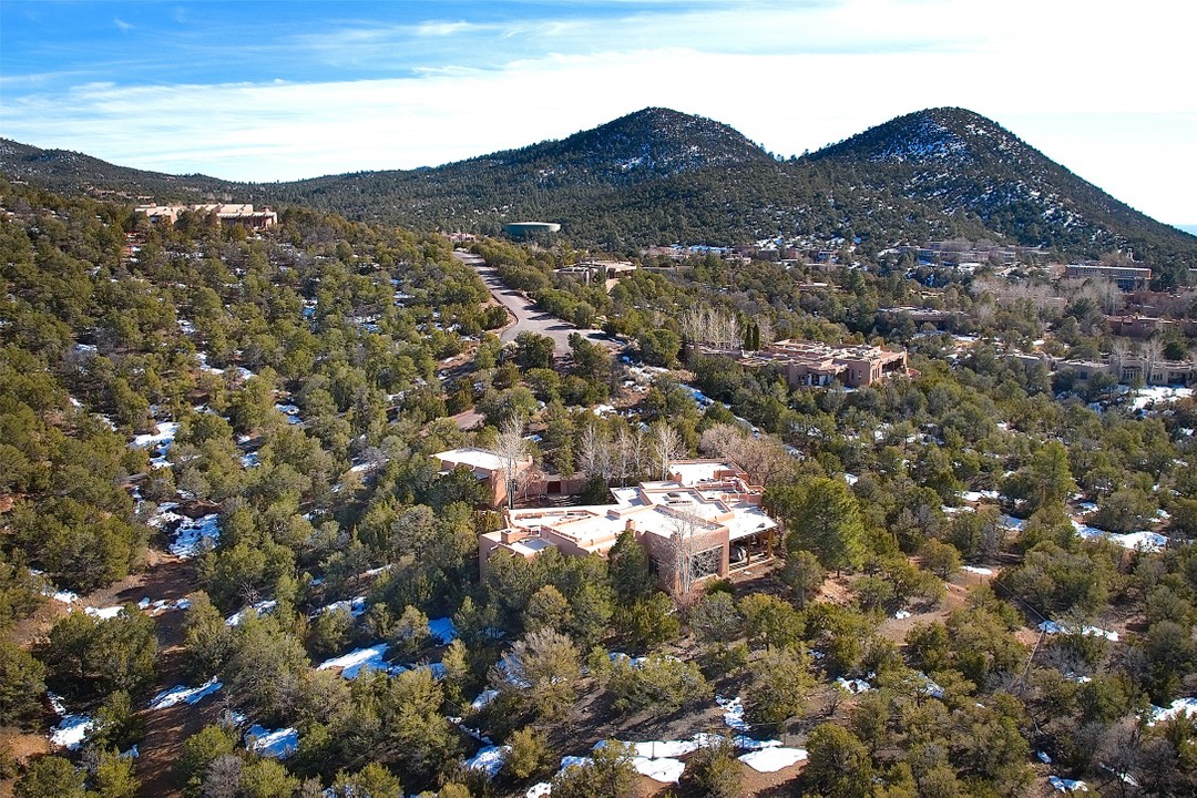 New Mexico, Santa Fe, New Mexico (MLS 202401049)