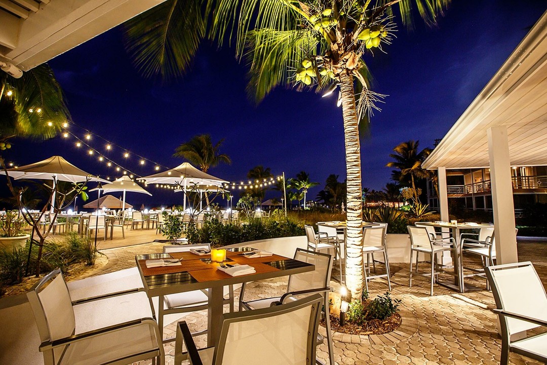 Beachfront Ocean Club West - Suite 731, Grace Bay, Providenciales, 特克斯和凯科斯群岛 (MLS 2400432)