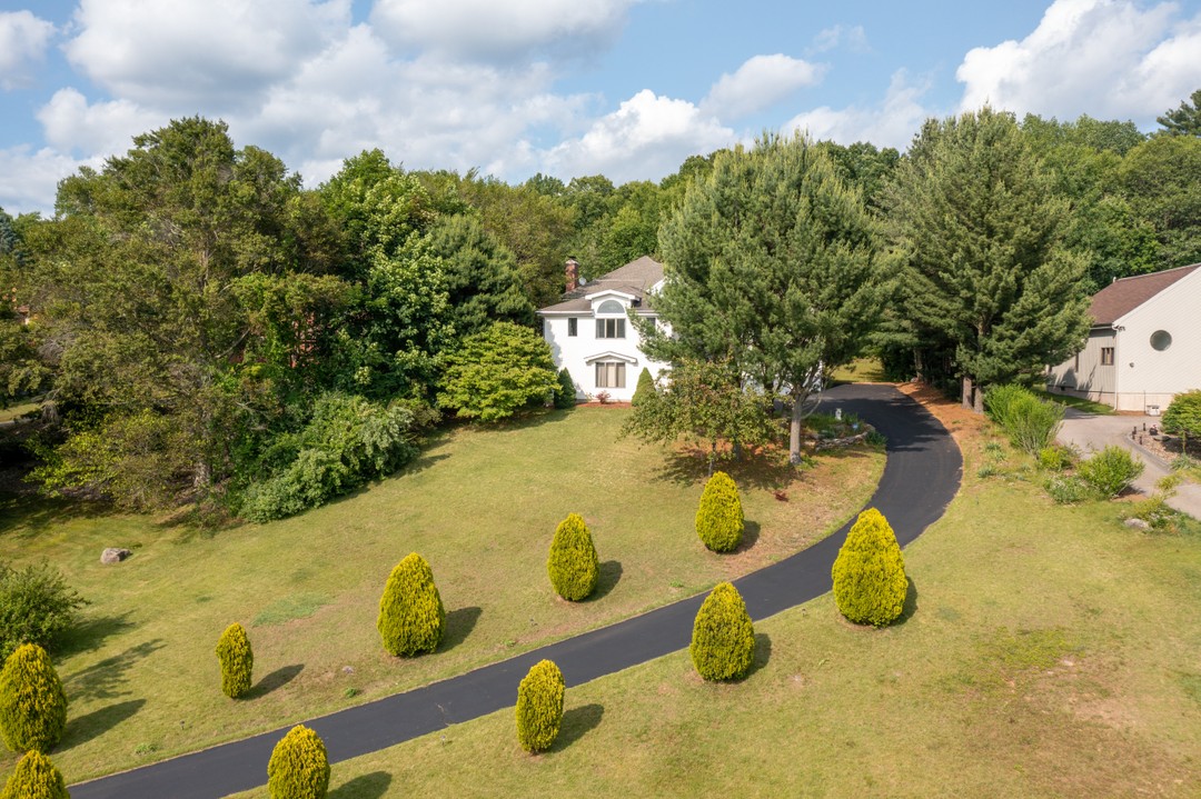 140 Grandview Drive, Glastonbury, Connecticut (MLS 24016268)