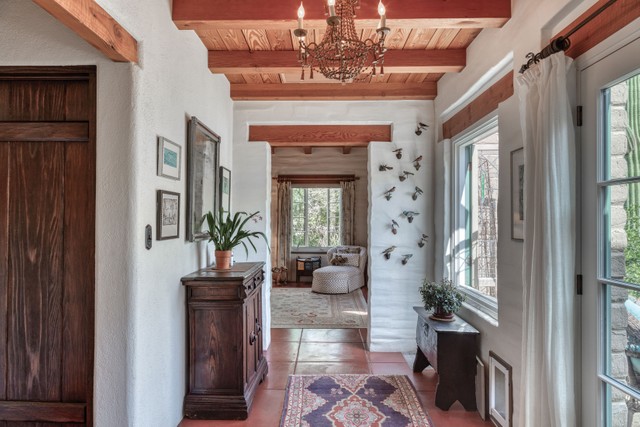 Rancho Arroyo in Phoenix shows off the classic clean lines that make Pueblo-style homes popular