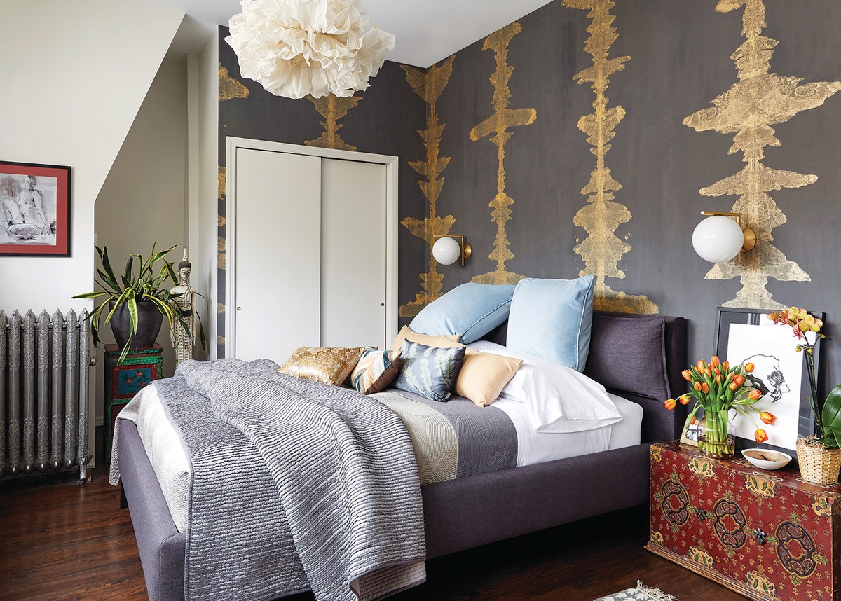 A warm-yet-chic bedroom by Laurie Blumenfeld-Russo