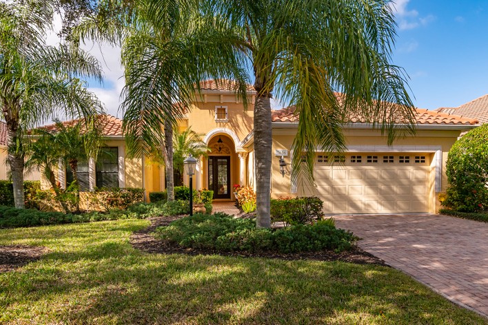 What celebrities live in lakewood ranch florida?